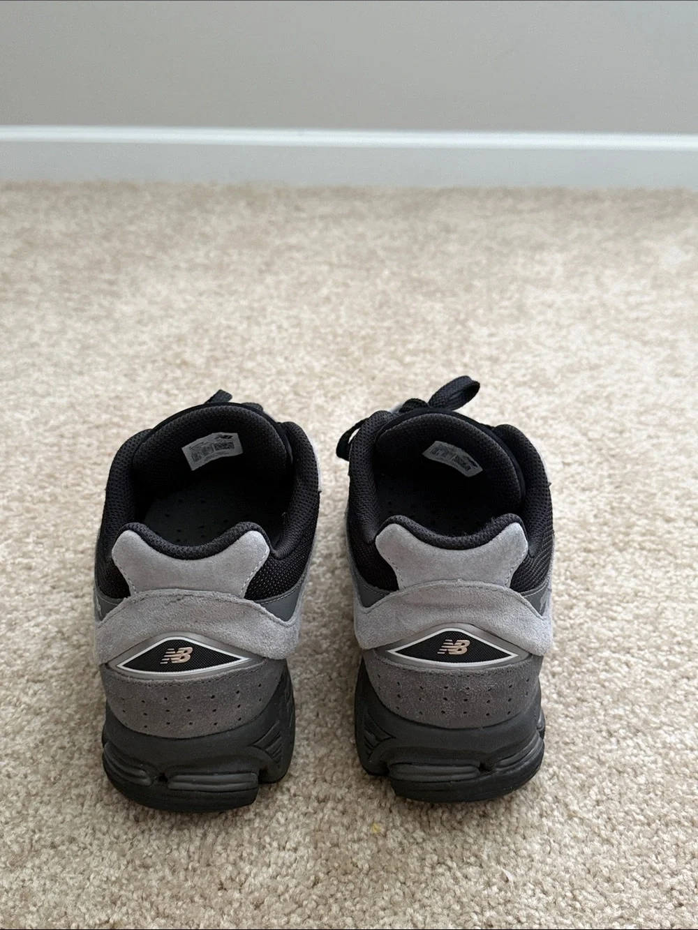New Balance Men's 2002R Black and Gray Sneakers